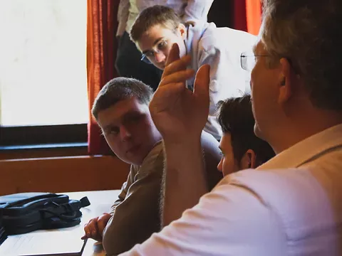 Seminarteilnehmer beim Comment-Unterricht